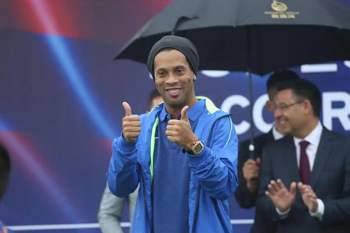 引了无数球 引了无数球