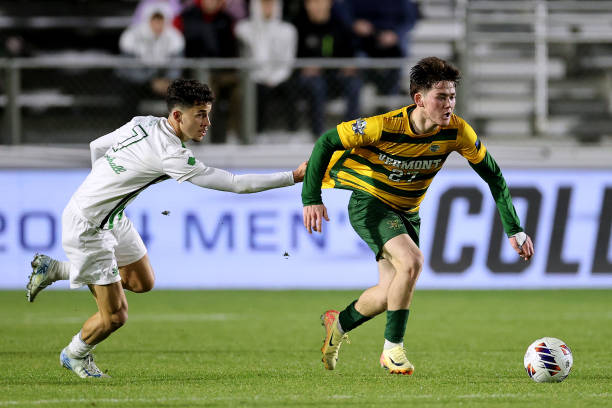 阿莫林：多古在左路感受到更多自由，他是曼联的现在和未来.